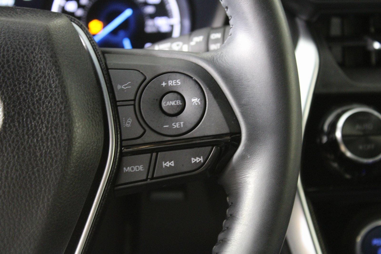 Vehicle image 27 of 29