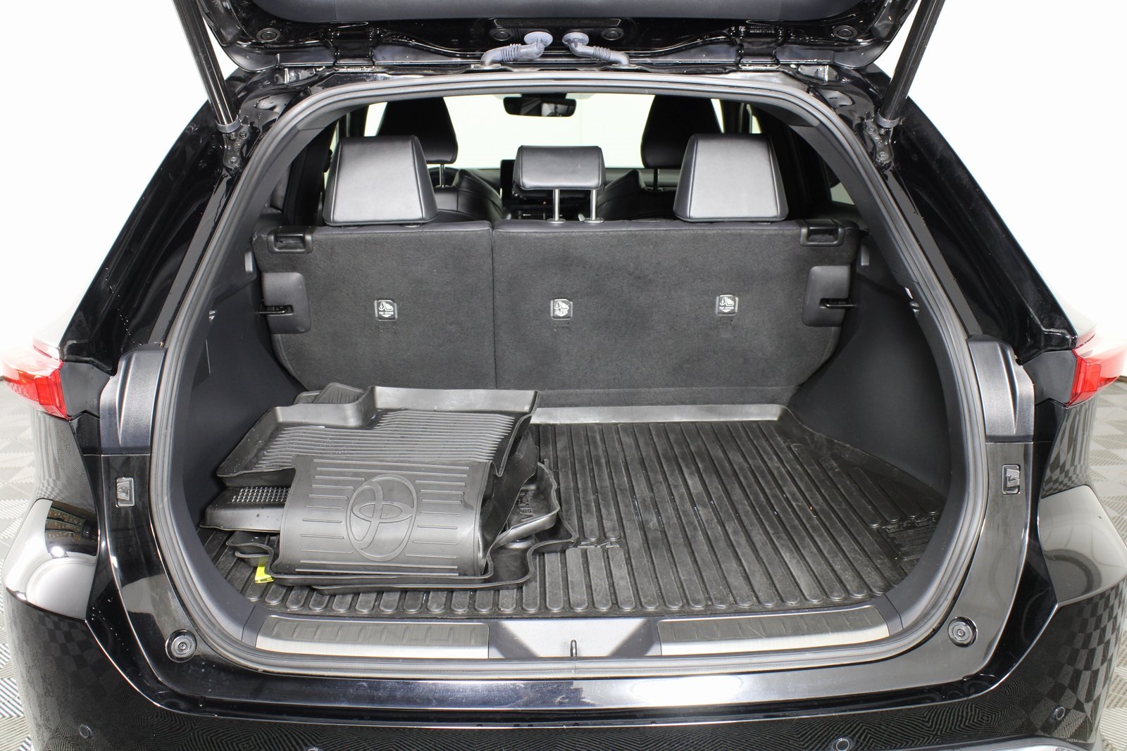 Vehicle image 14 of 29
