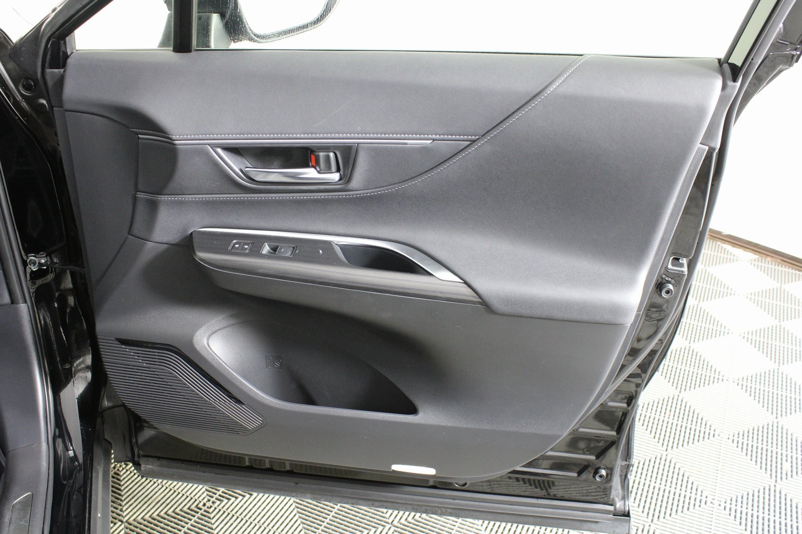 Vehicle image 19 of 29