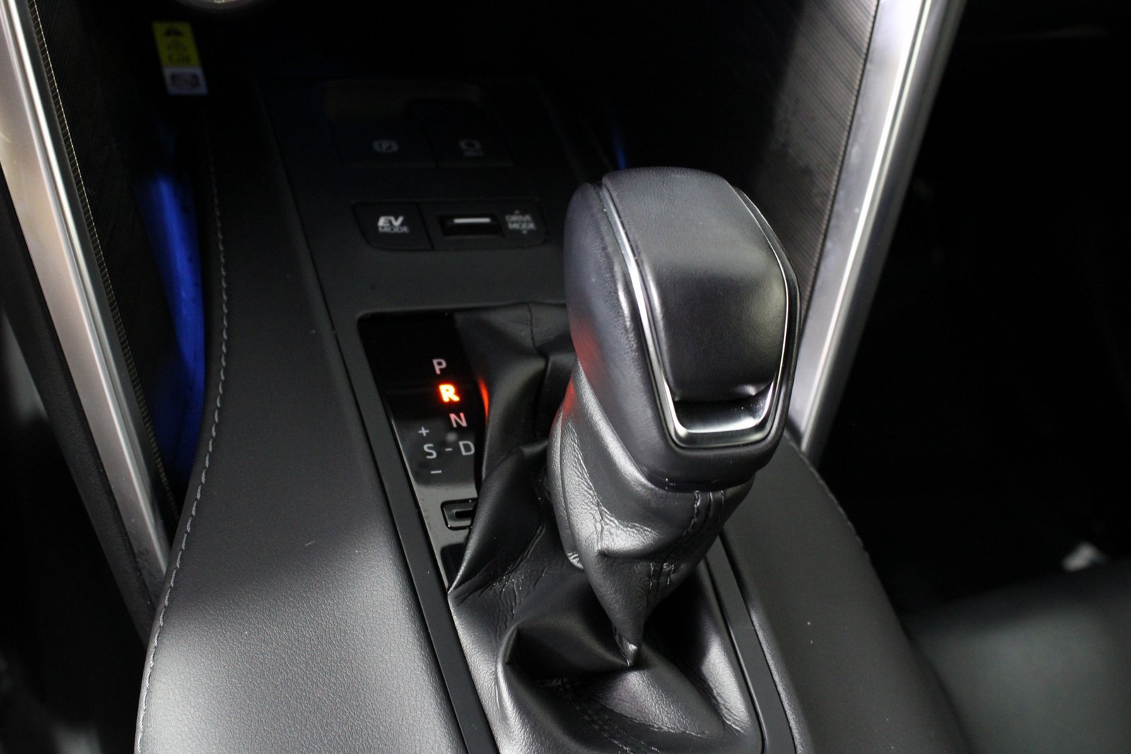 Vehicle image 23 of 29