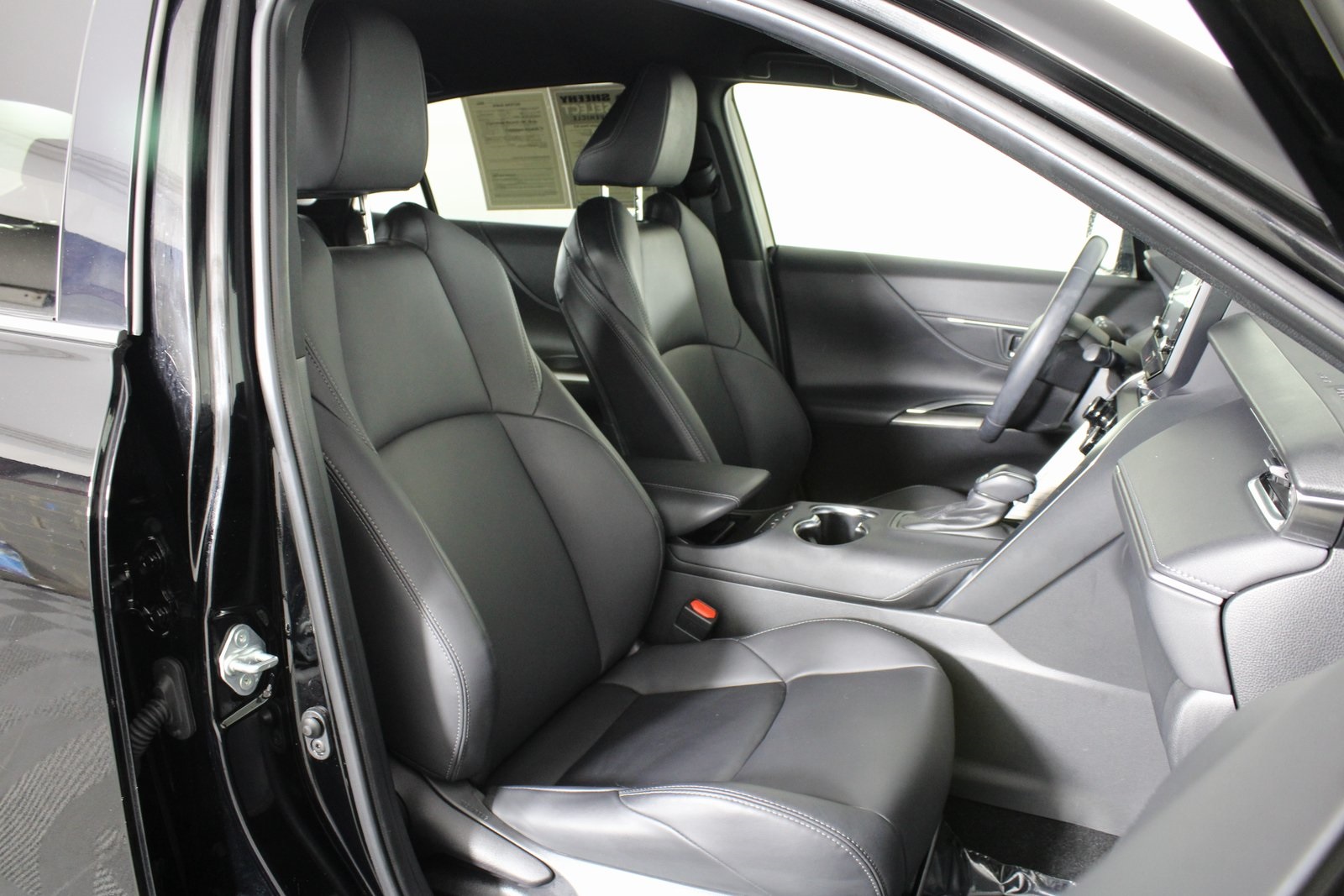 Vehicle image 18 of 29