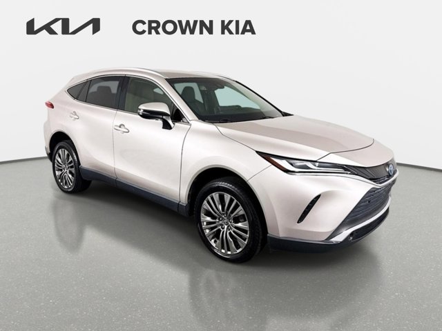 2022 Toyota Venza XLE Image 3 of 30