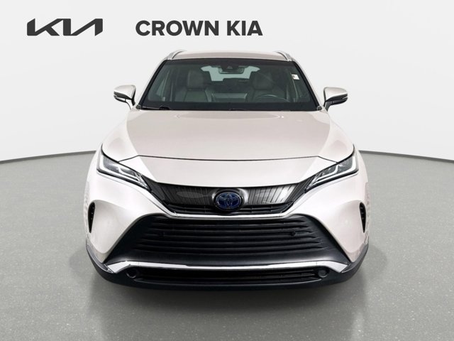 2022 Toyota Venza XLE Image 2 of 30