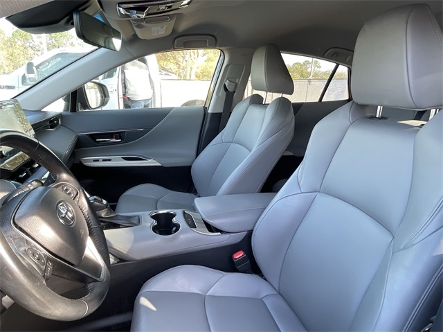 Vehicle image 11 of 23