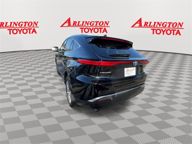 Vehicle image 8 of 23