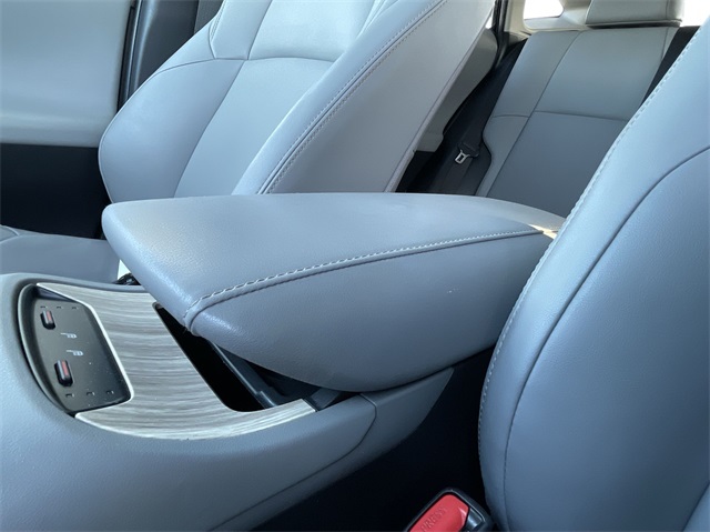 Vehicle image 20 of 23