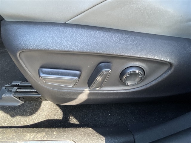 Vehicle image 12 of 23