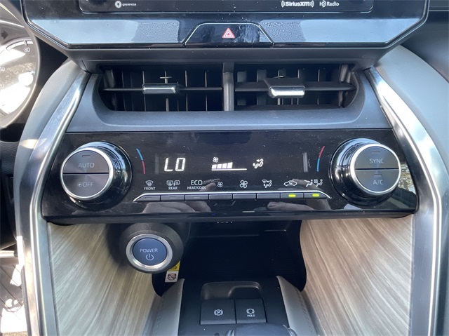 Vehicle image 18 of 23