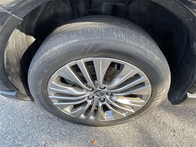 Vehicle image 10 of 23