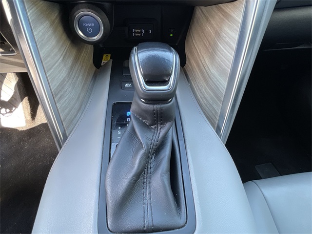 Vehicle image 19 of 23