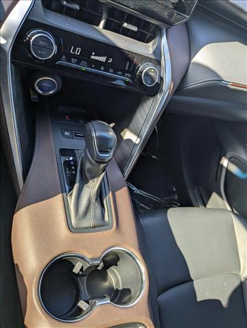 Vehicle image 14 of 22