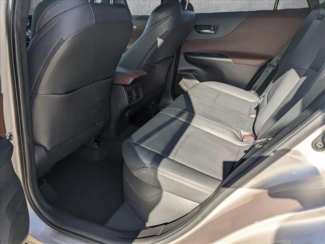 Vehicle image 15 of 22