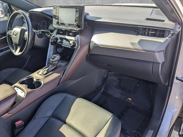 Vehicle image 18 of 22