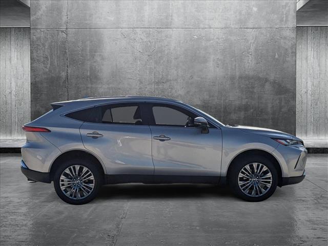 Vehicle image 4 of 22