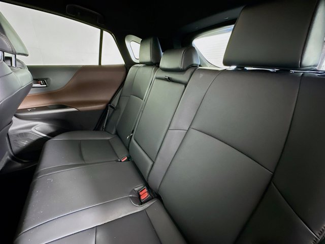 Vehicle image 21 of 30