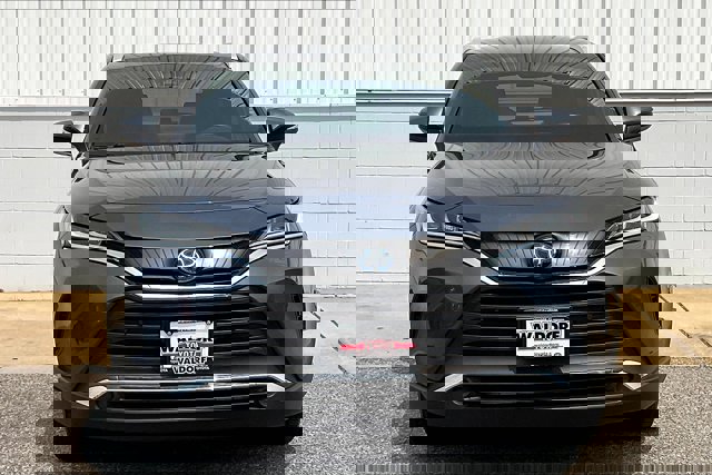Vehicle image 2 of 39