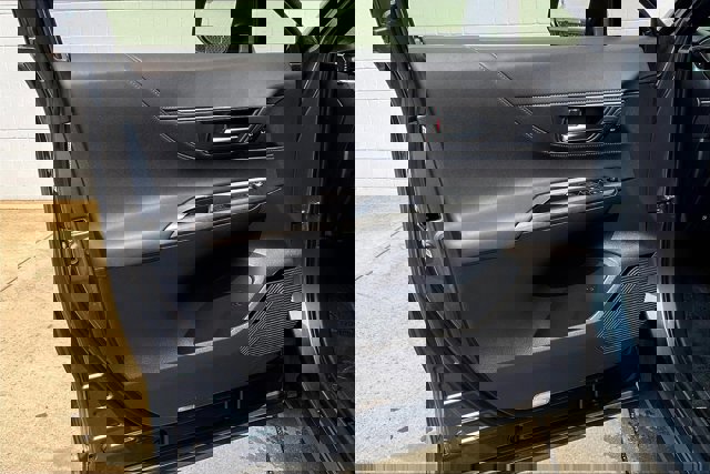 Vehicle image 27 of 39