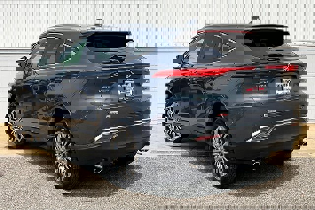 Vehicle image 5 of 39