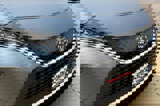 Vehicle image 34 of 39