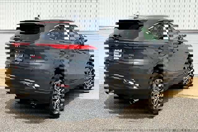 Vehicle image 4 of 39