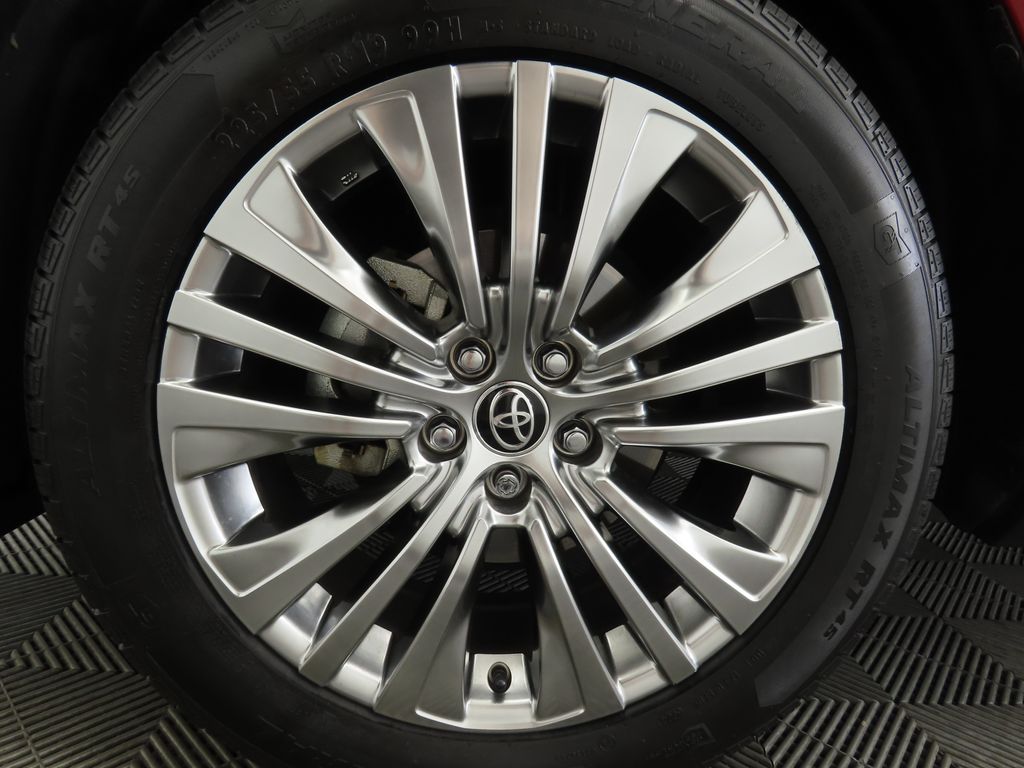Vehicle image 30 of 35