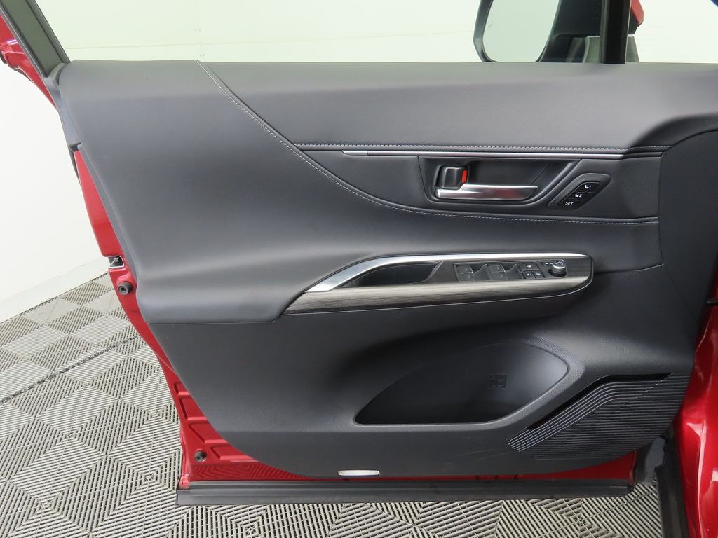 Vehicle image 24 of 35
