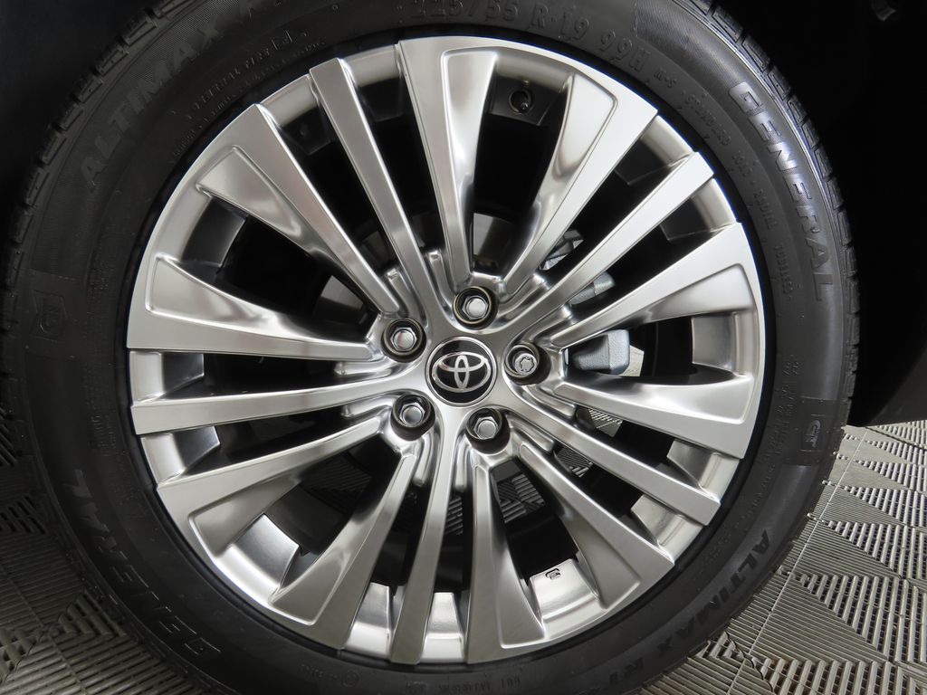 Vehicle image 31 of 35