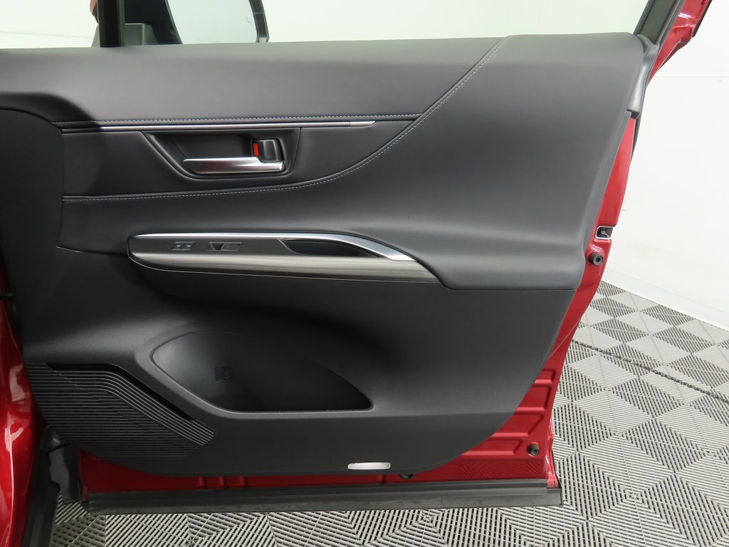 Vehicle image 25 of 35
