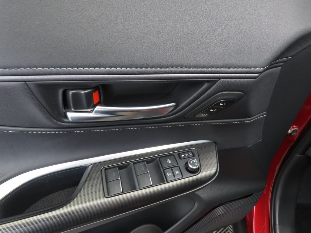 Vehicle image 23 of 35