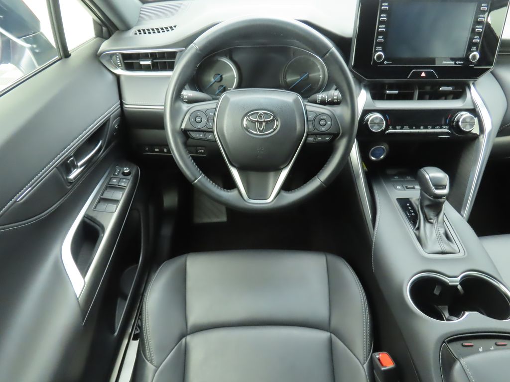 Vehicle image 10 of 35