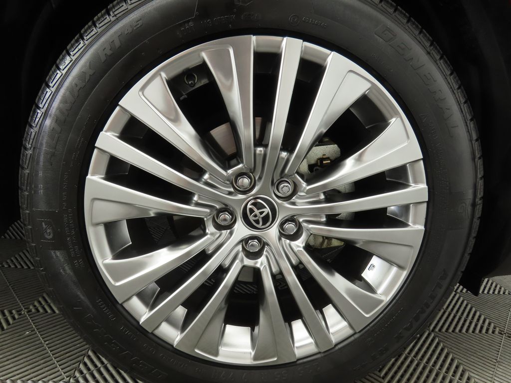 Vehicle image 33 of 35
