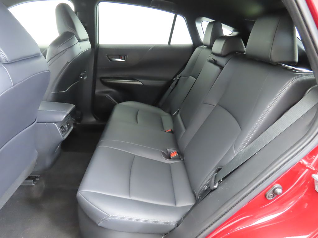 Vehicle image 21 of 35