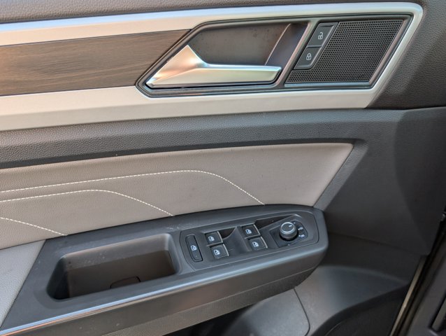 Vehicle image 21 of 30