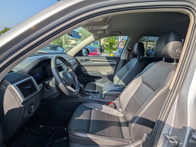 Vehicle image 25 of 30