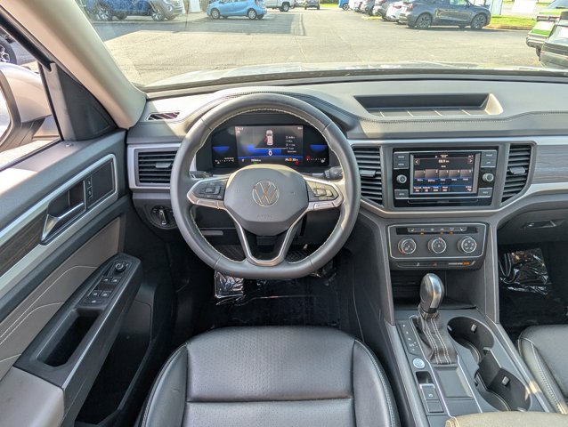 Vehicle image 17 of 30