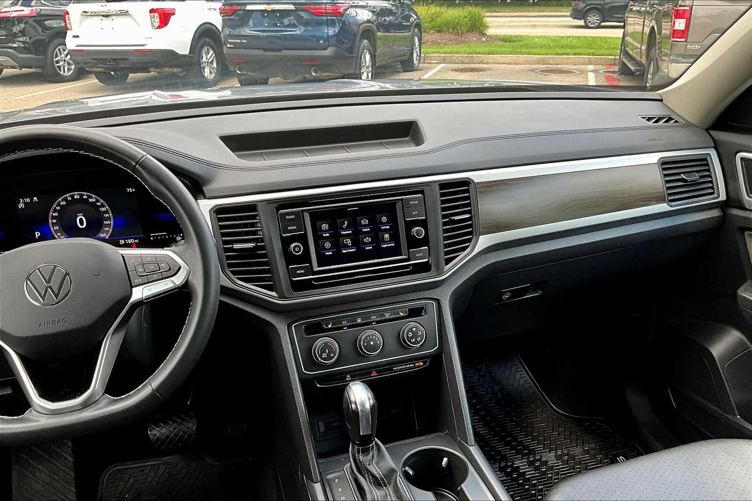 Vehicle image 21 of 35