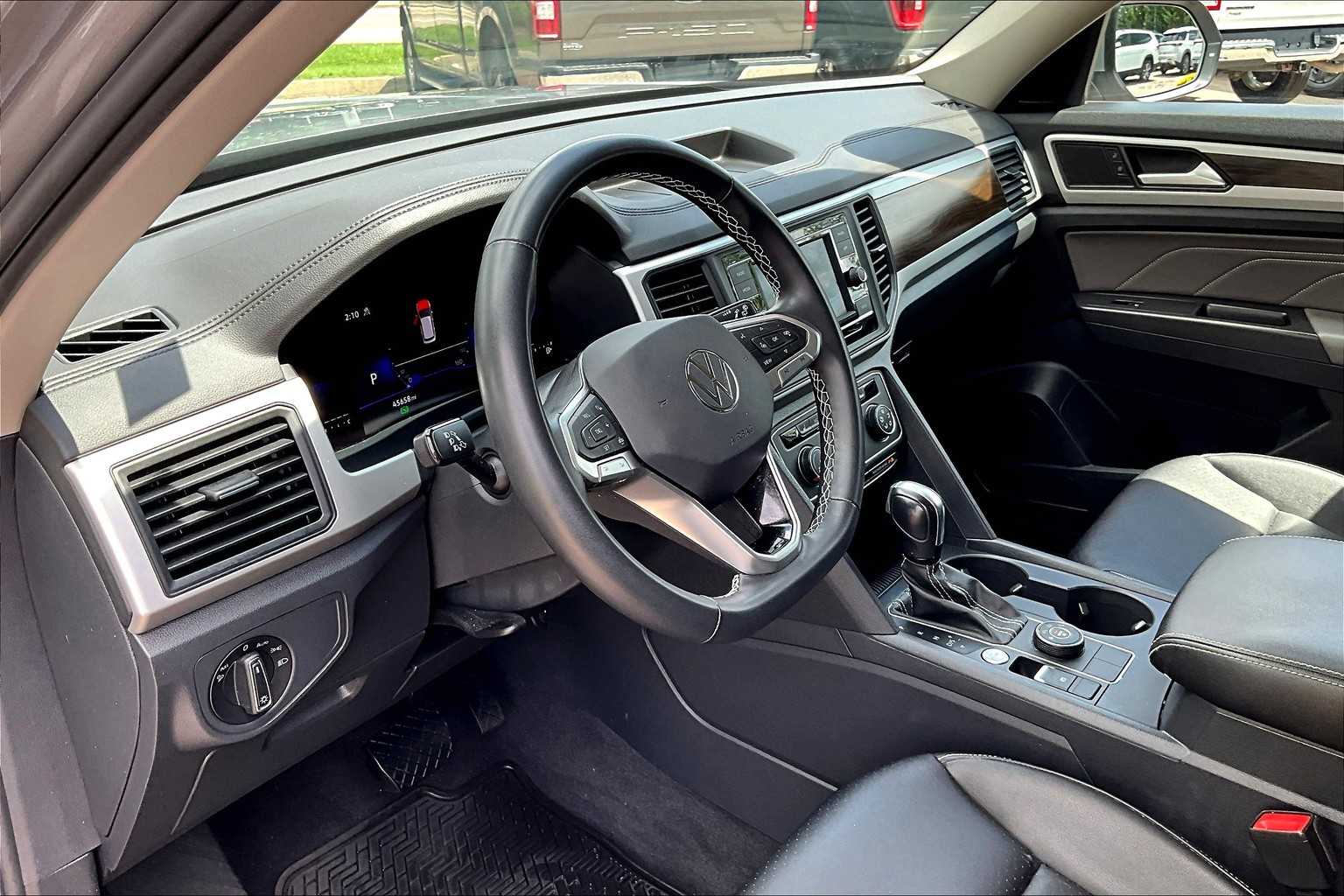 Vehicle image 19 of 35