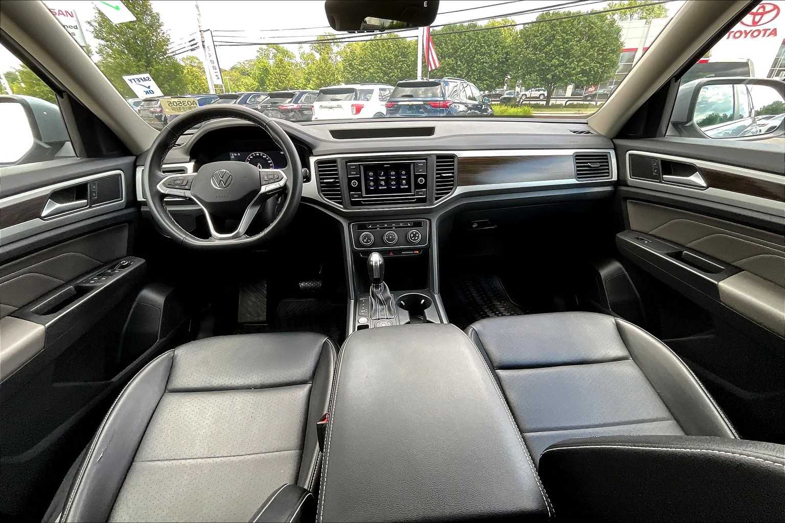 Vehicle image 18 of 35
