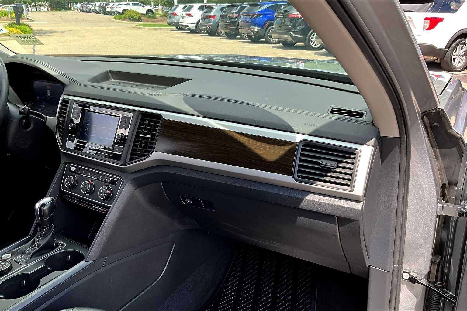 Vehicle image 20 of 35