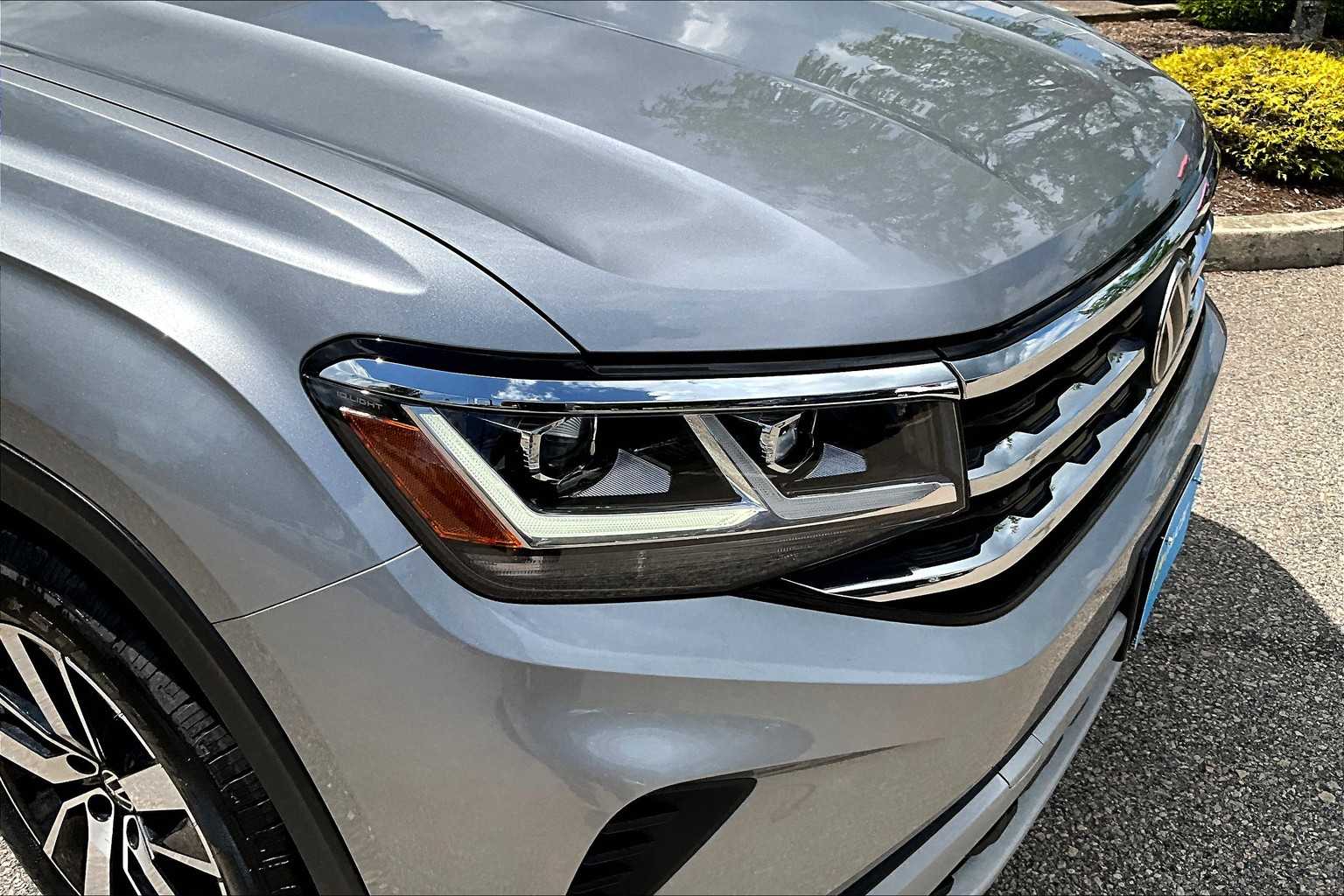 Vehicle image 32 of 35