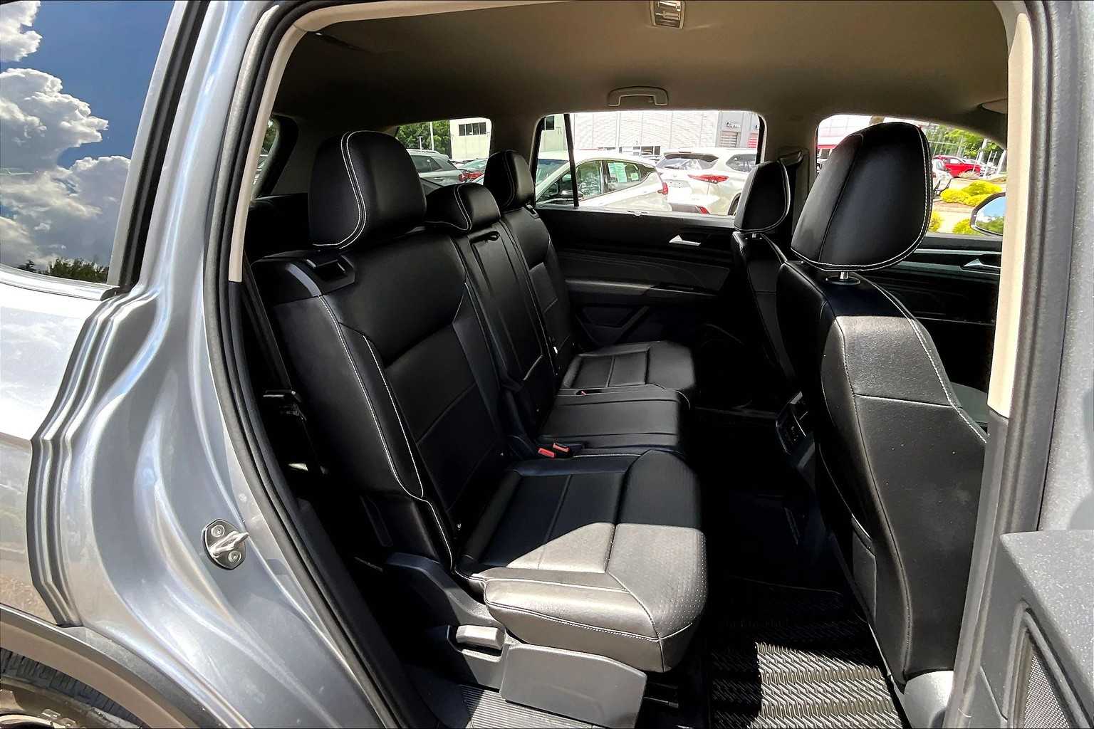 Vehicle image 13 of 35