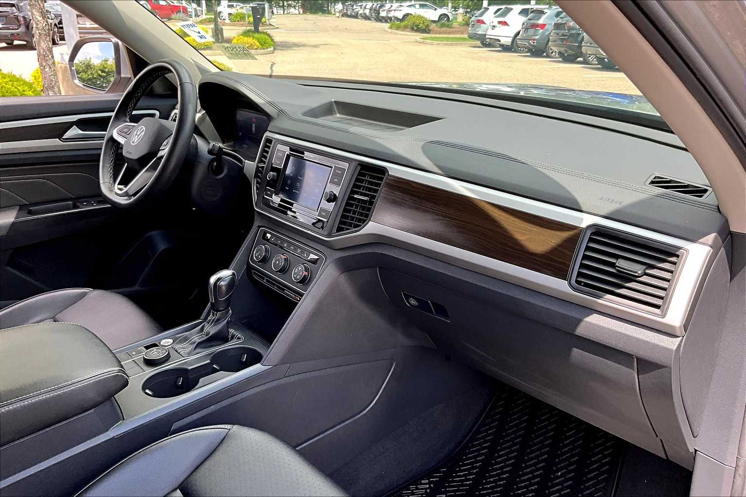 Vehicle image 17 of 35