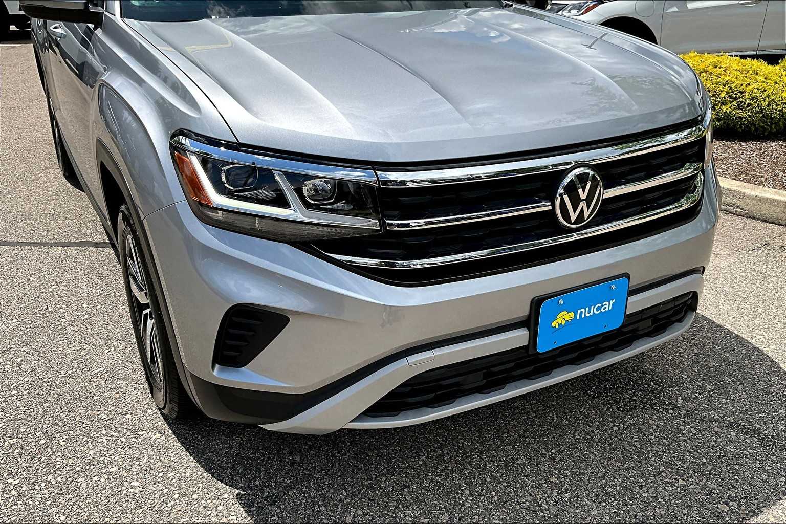 Vehicle image 27 of 35