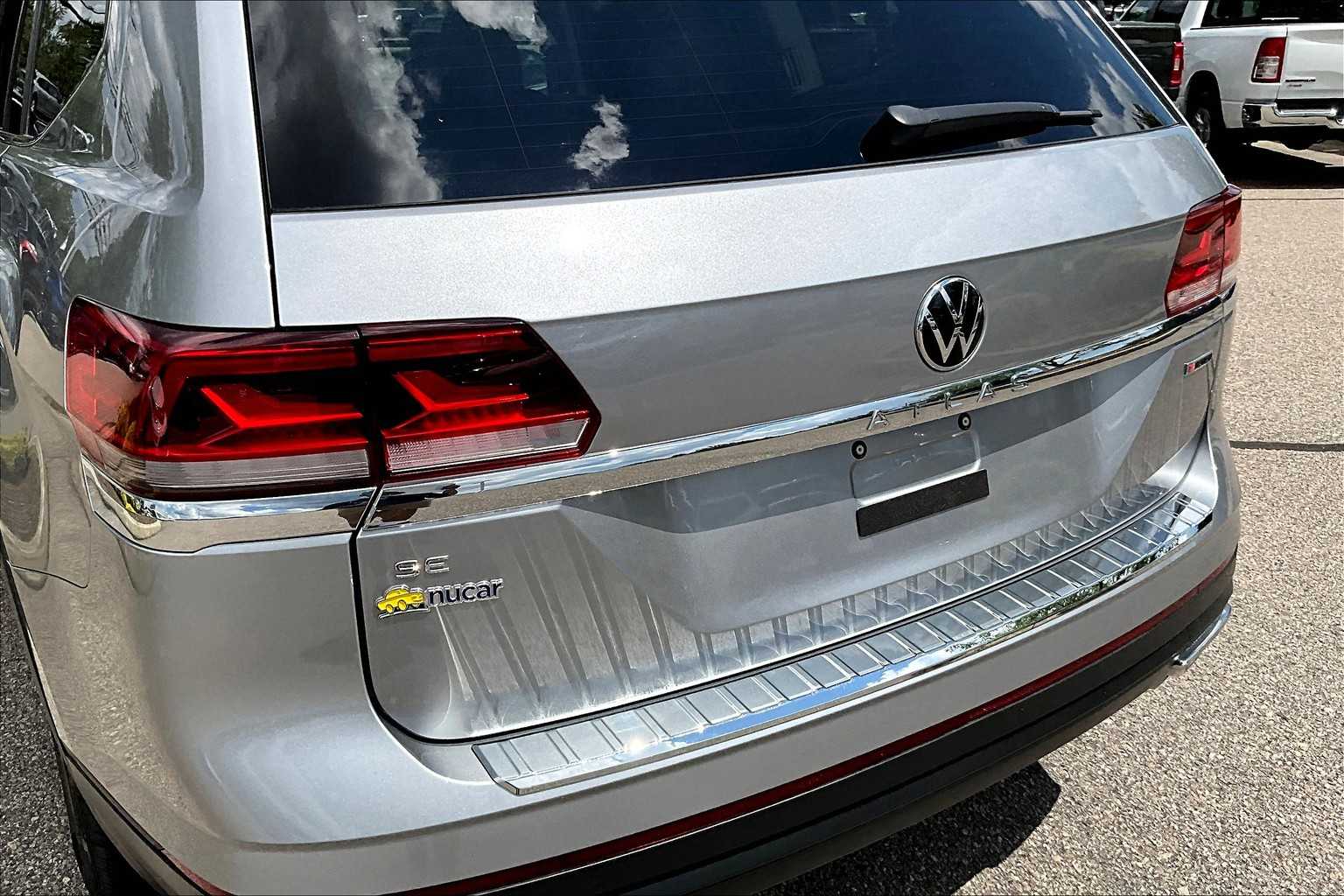 Vehicle image 10 of 35
