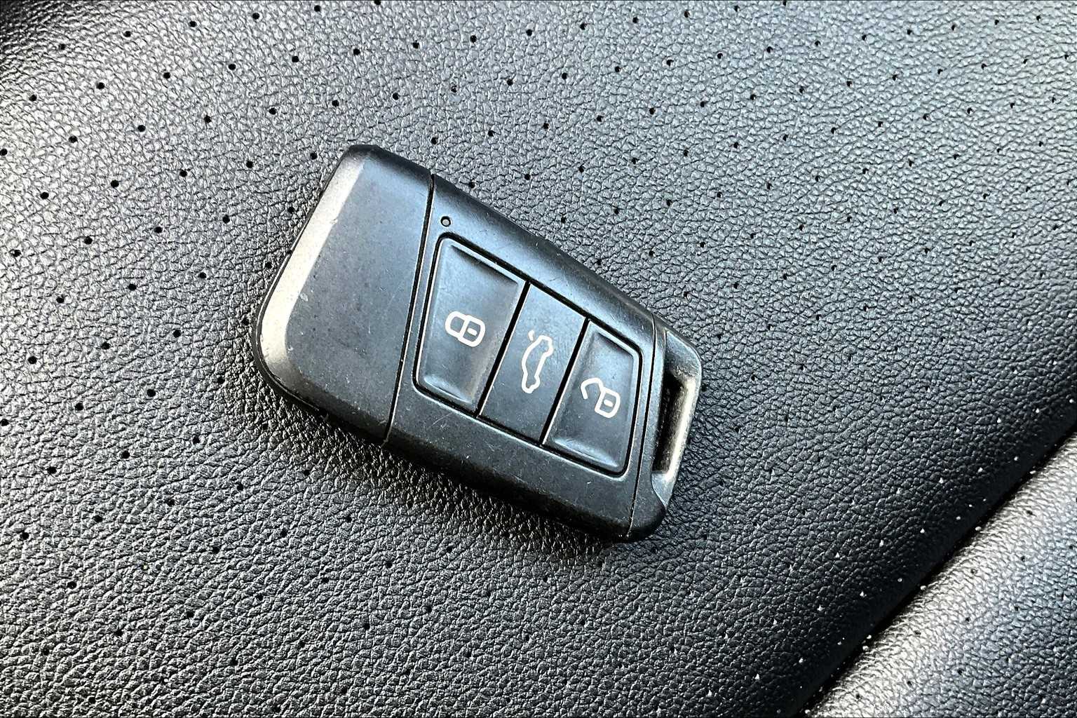 Vehicle image 28 of 35