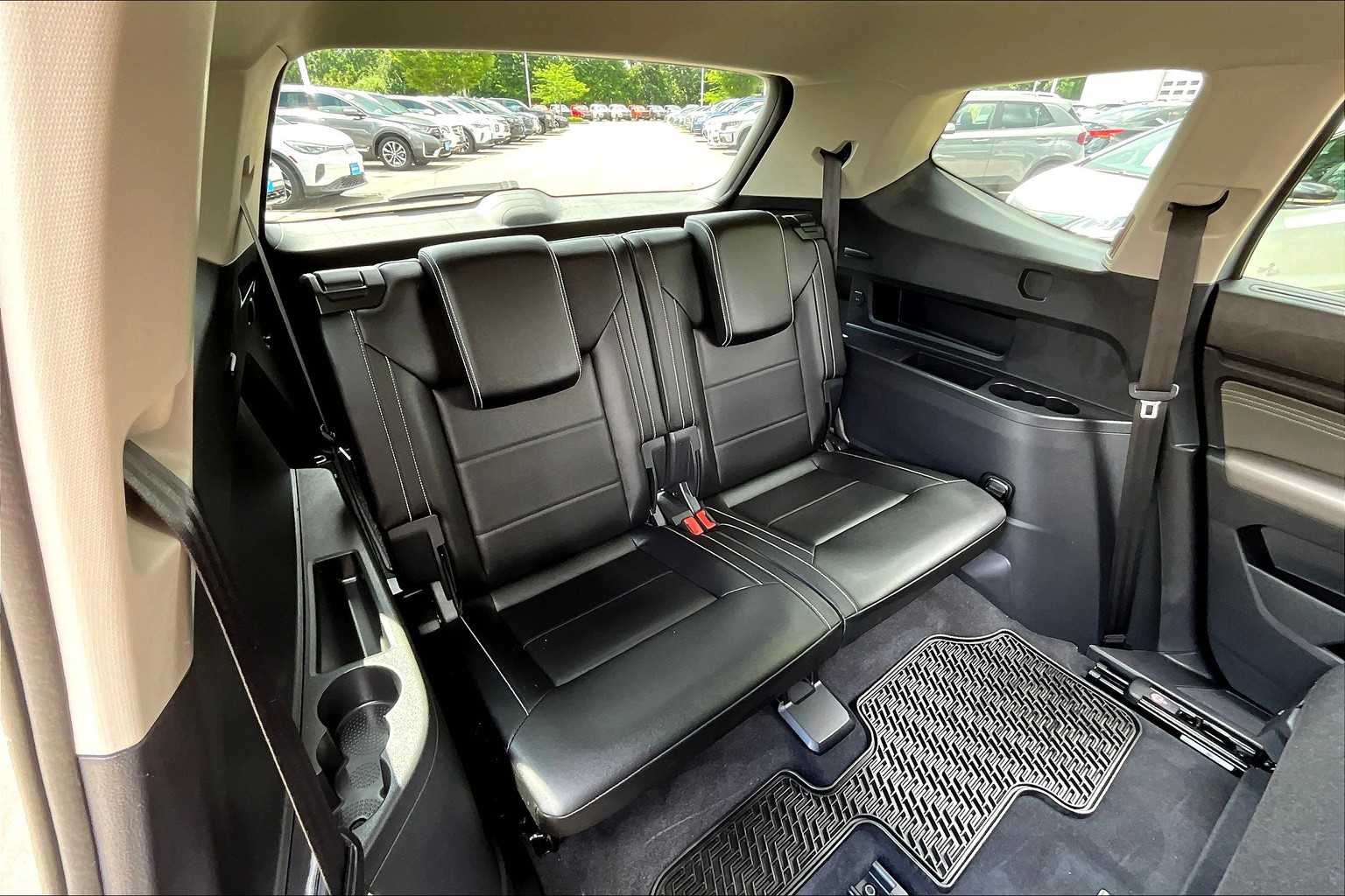 Vehicle image 16 of 35