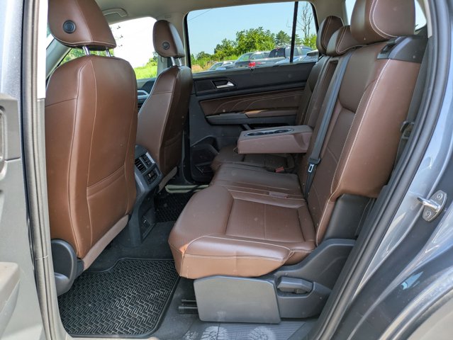 2022 Volkswagen Atlas 2.0T SE Technology Image 11 of 28