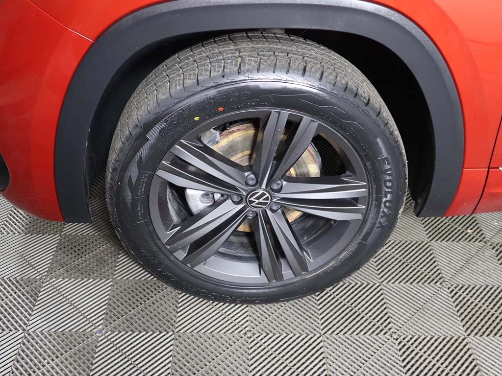 2022 Volkswagen Atlas 3.6L V6 SEL R-Line Image 11 of 68