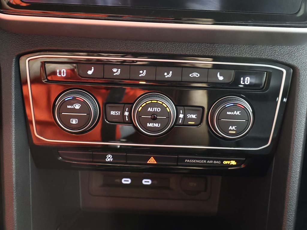 2022 Volkswagen Atlas 3.6L V6 SEL R-Line Image 44 of 68