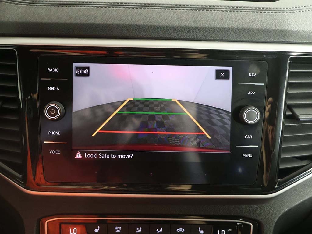 2022 Volkswagen Atlas 3.6L V6 SEL R-Line Image 32 of 68